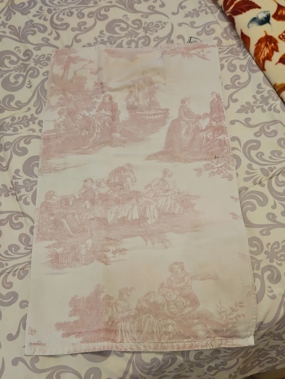 Waverly Kitchen Towel pink White 100% Cotton Pretty Artwork